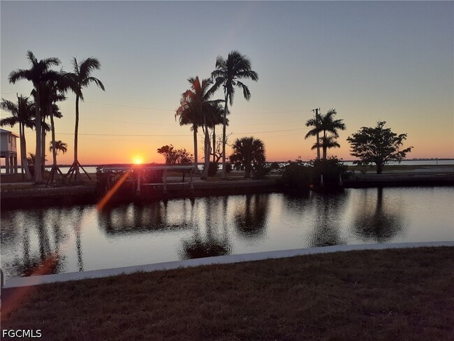 Photo - 2585 Third St