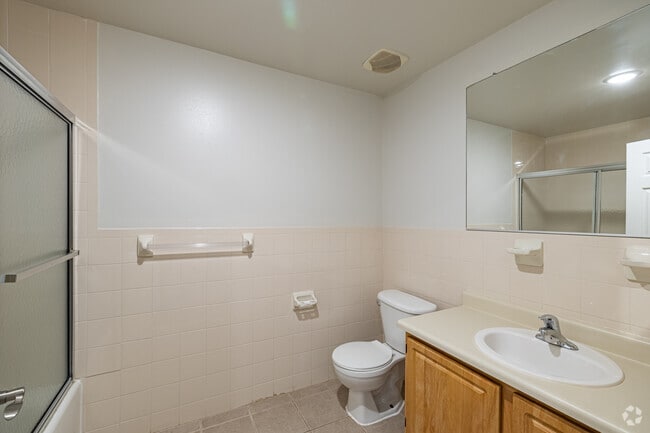 2BR, 2BA - 1,055SF - Bathroom - C
