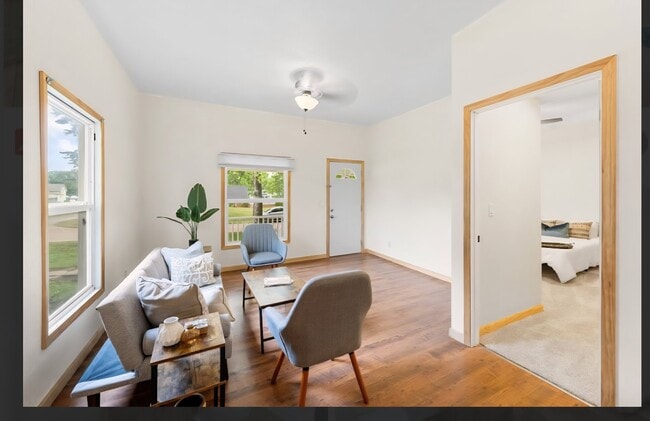 Photo - 123 King St