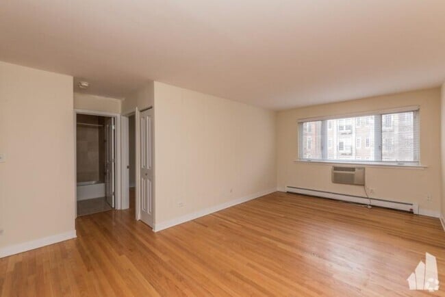 Building Photo - 0 bedroom in Chicago IL 60614 Unit 319 Rental
