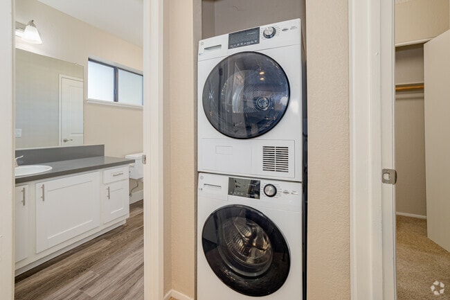 1BR, 1BAS - 688SF - Ellington Apartments