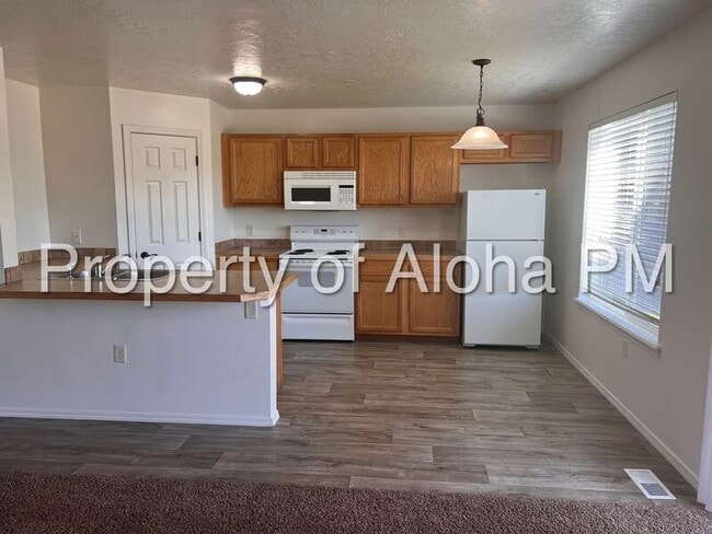 Photo - 1033 W Pine Ave