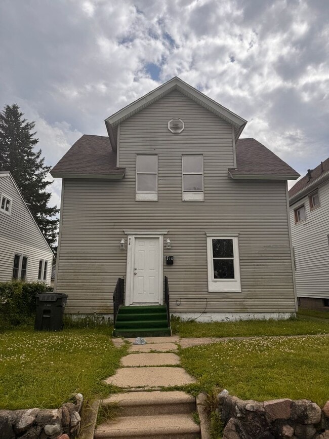 Large 4 bedroom Home - Large 4 bedroom Home