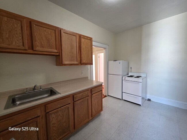 Photo - No Brokers Fee. No Security Deposit, Heat,...