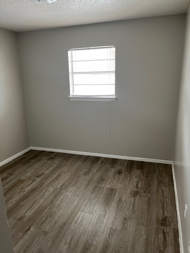Four Seasons & Pepper Tree Apartments