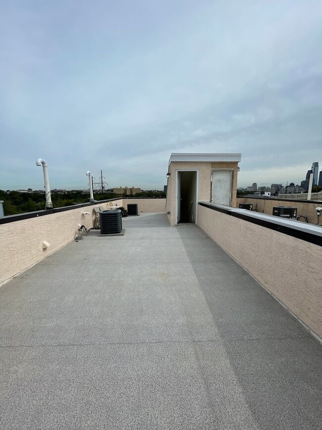Photo - 678 N 33rd St Unit 3F