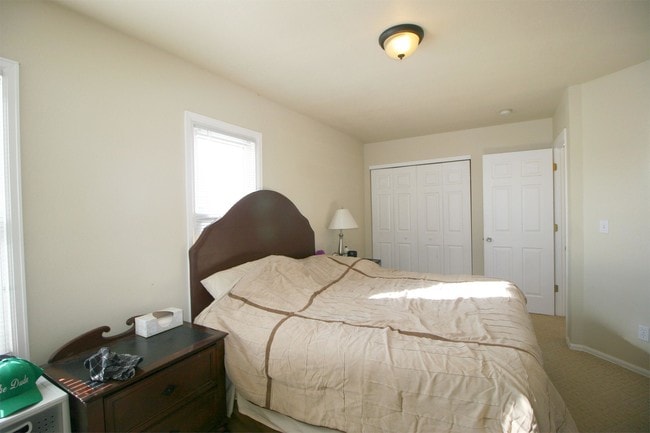 Photo - 423 E 6th St