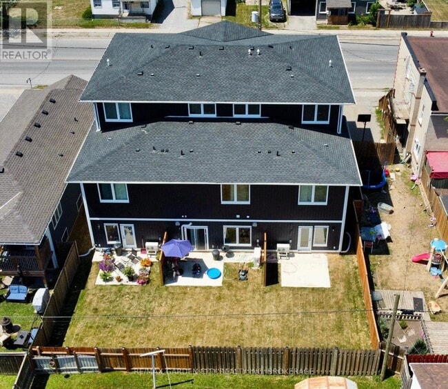 Photo - 105 Southworth St N
