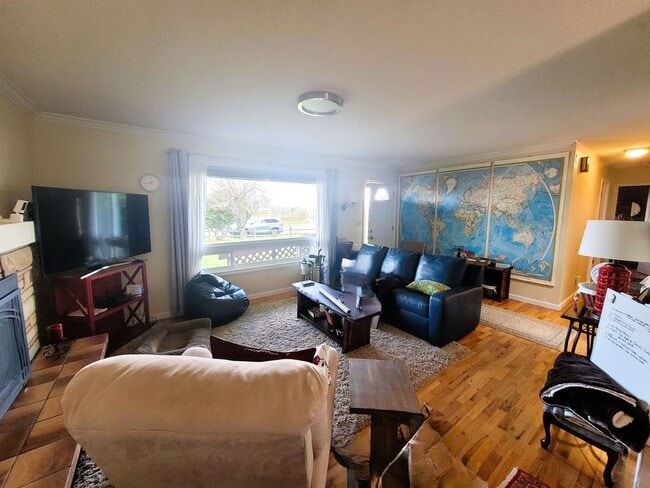 Photo - Spacious 3–4 Bedroom Rambler with Private Studio & Mount Baker Views