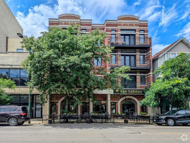 Building Photo - 2942 N Lincoln Ave Rental