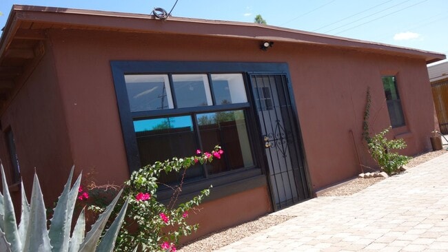 Photo - 3301 N Winstel Blvd Casa