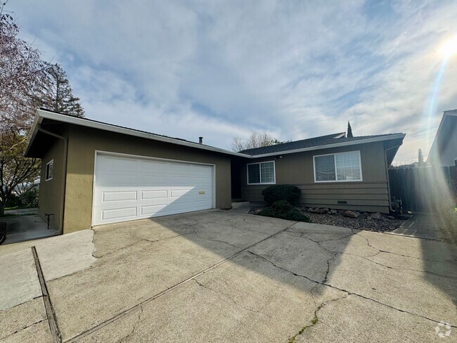 Building Photo - Beautiful Home in Castro Valley