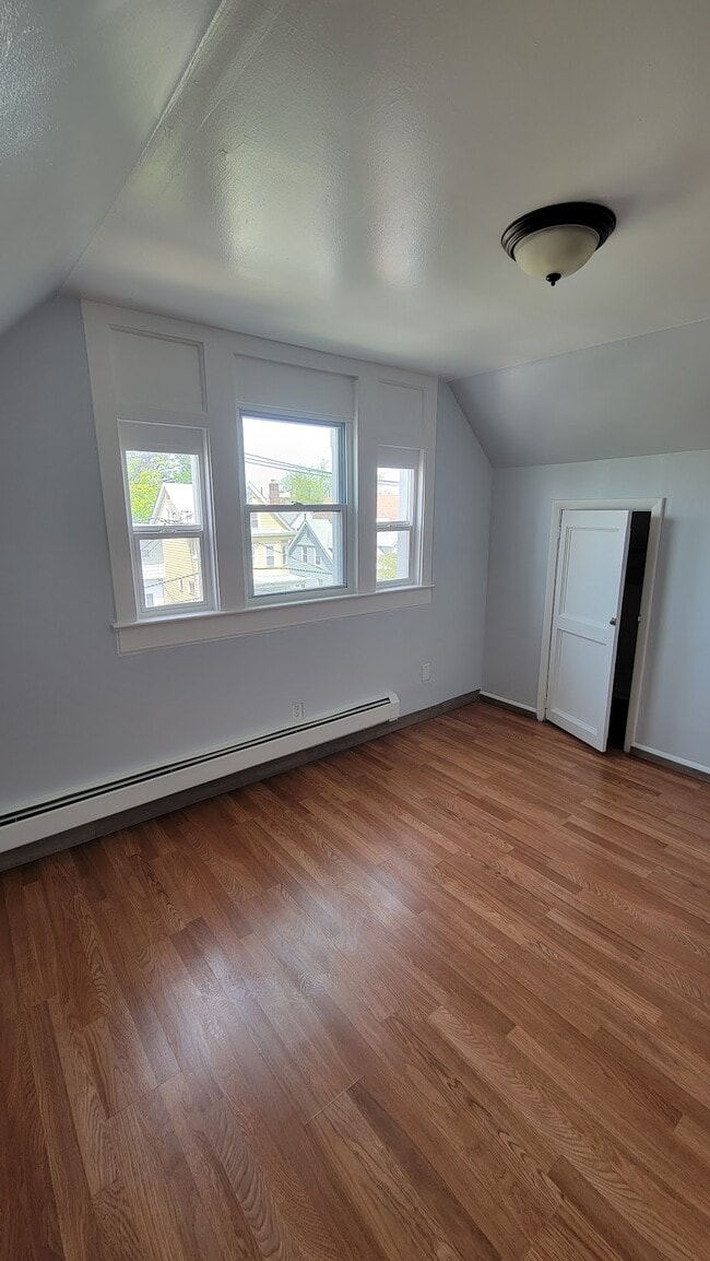 Building Photo - 397 Clifton Ave Unit 3