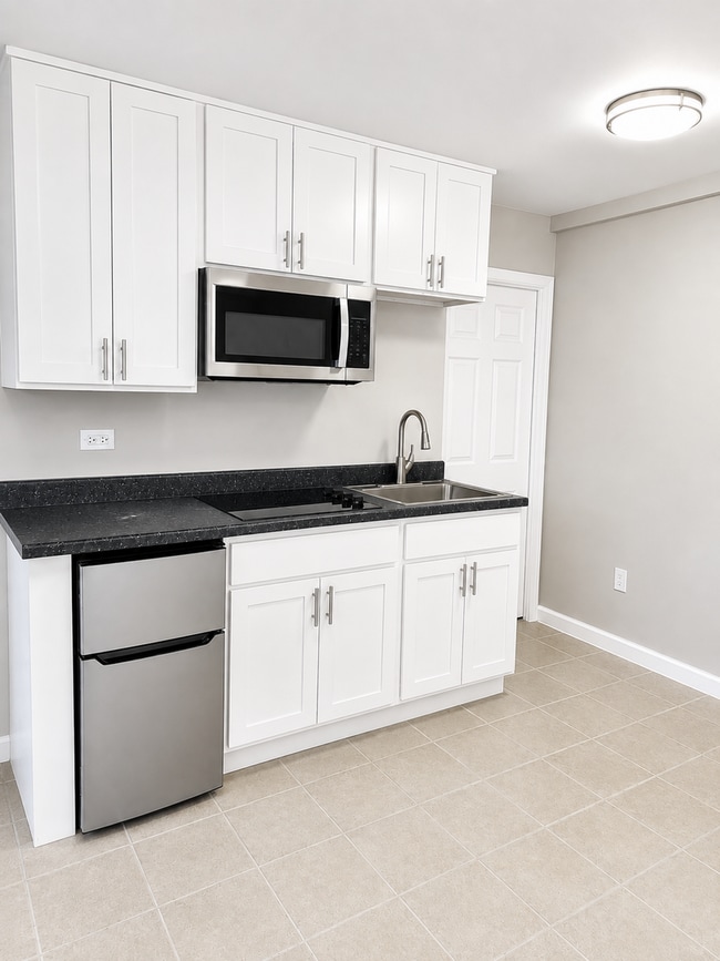 Building Photo - 711 S Milwaukee Ave Unit 100