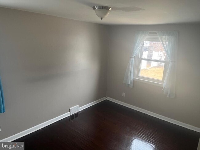 Photo - 1839 Powell St