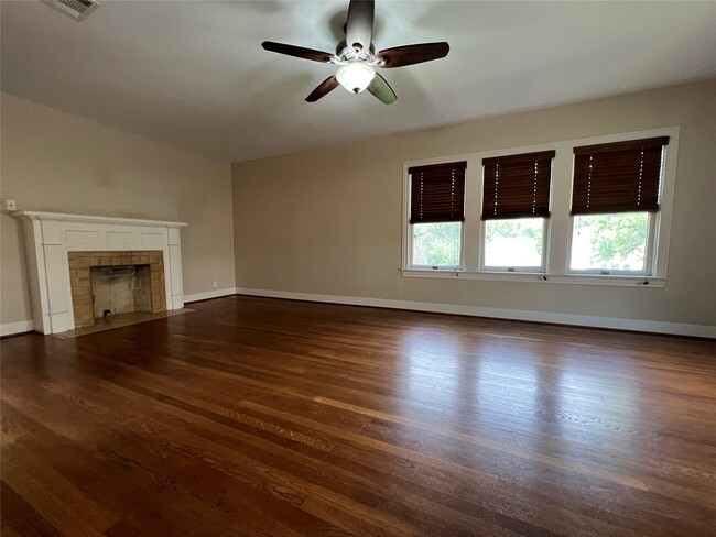 Photo - 4410 Pease St