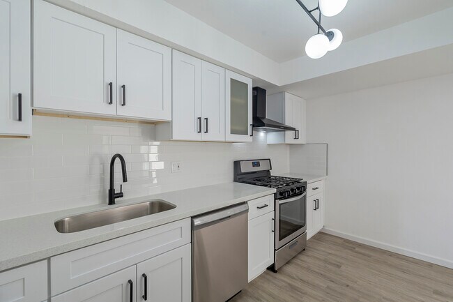 Photo - 460 N Longmore