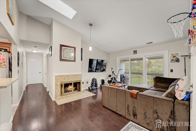 Photo - 306 Bromley Pl