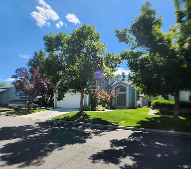 Building Photo - Crystal Lake Home For Rent