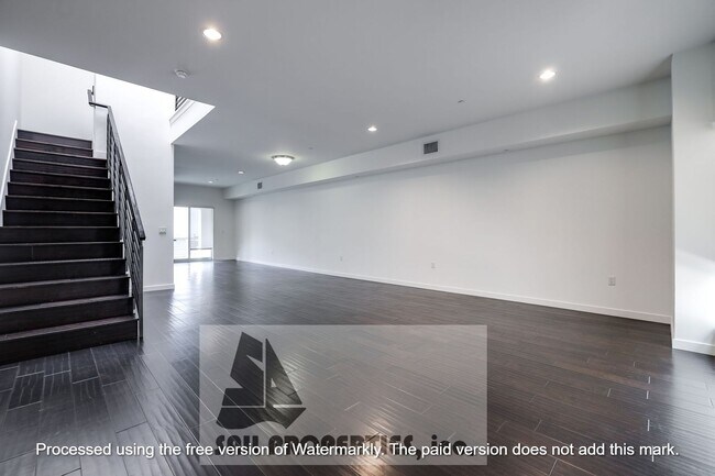 Photo - Experience luxurious beach living -Marina ...