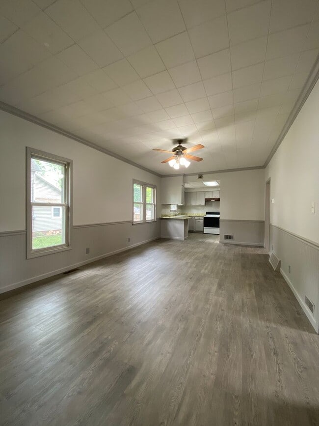 Building Photo - Perfect for you!