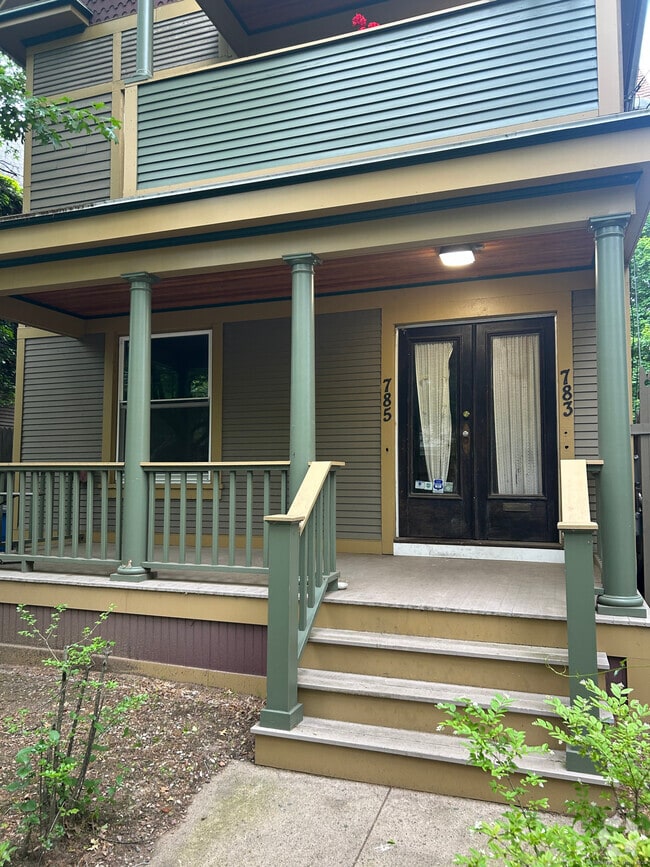 Building Photo - 781 Elm St Rental