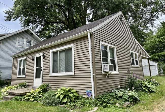 Photo - 71 Rowland Ave