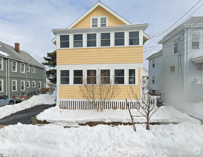 Building Photo - 61 Putnam St Unit 2 Rental