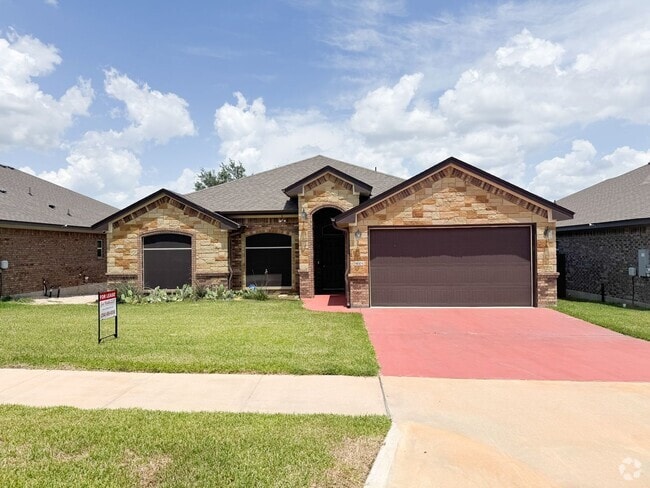 Building Photo - 9005 Grand Oaks Ln Rental