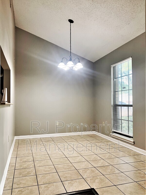 Photo - 6509 Birkenhead Rd