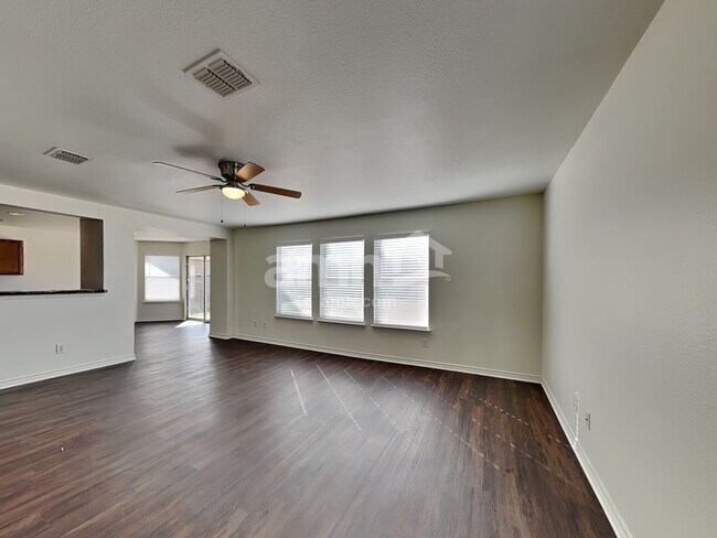 Photo - 904 Sunrise Ln