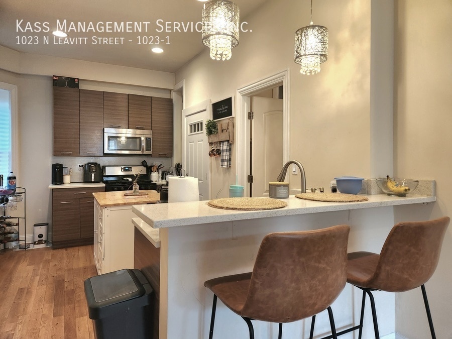 Photo - 1023 N Leavitt Street-1023-1