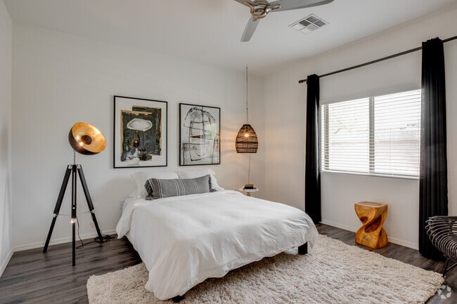 2BR, 2BA - 1,091 SF