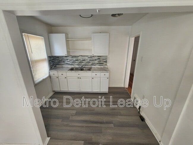 Photo - 20110 Northlawn St