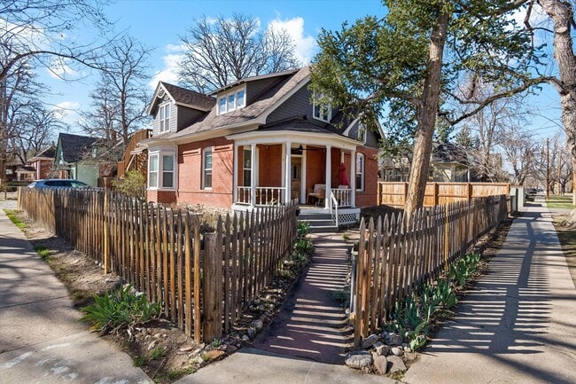 Building Photo - 1843 Grove St Unit Beautifully Updated #1