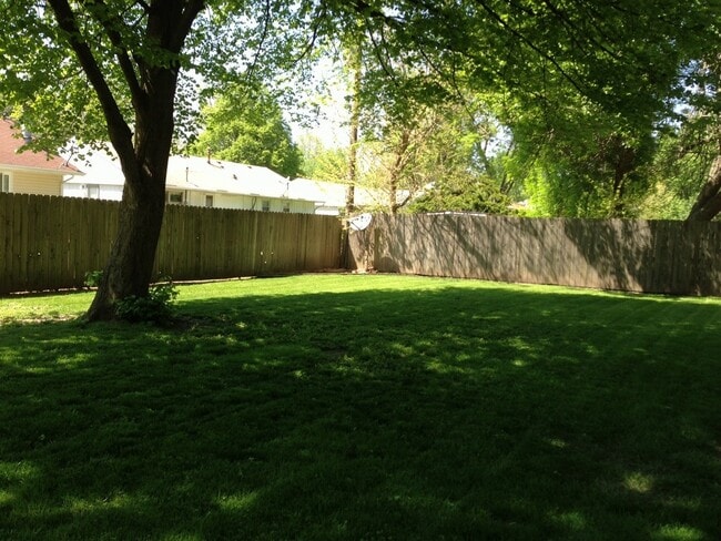 Photo - 3 Bedroom w/Fenced Yard