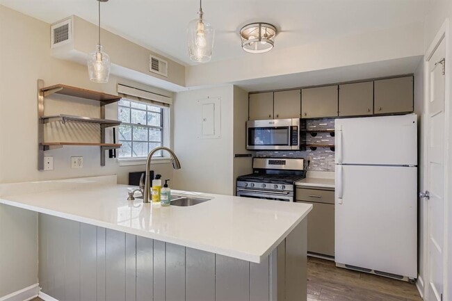 Building Photo - 7801 Shoal Creek Blvd Unit 135