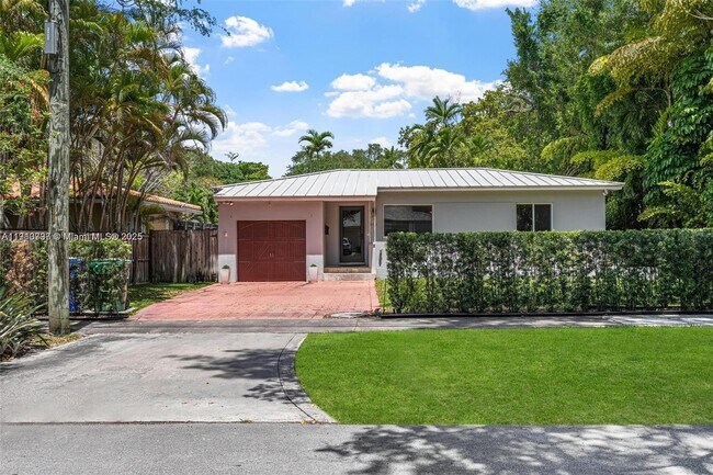 Photo - 2431 Overbrook St