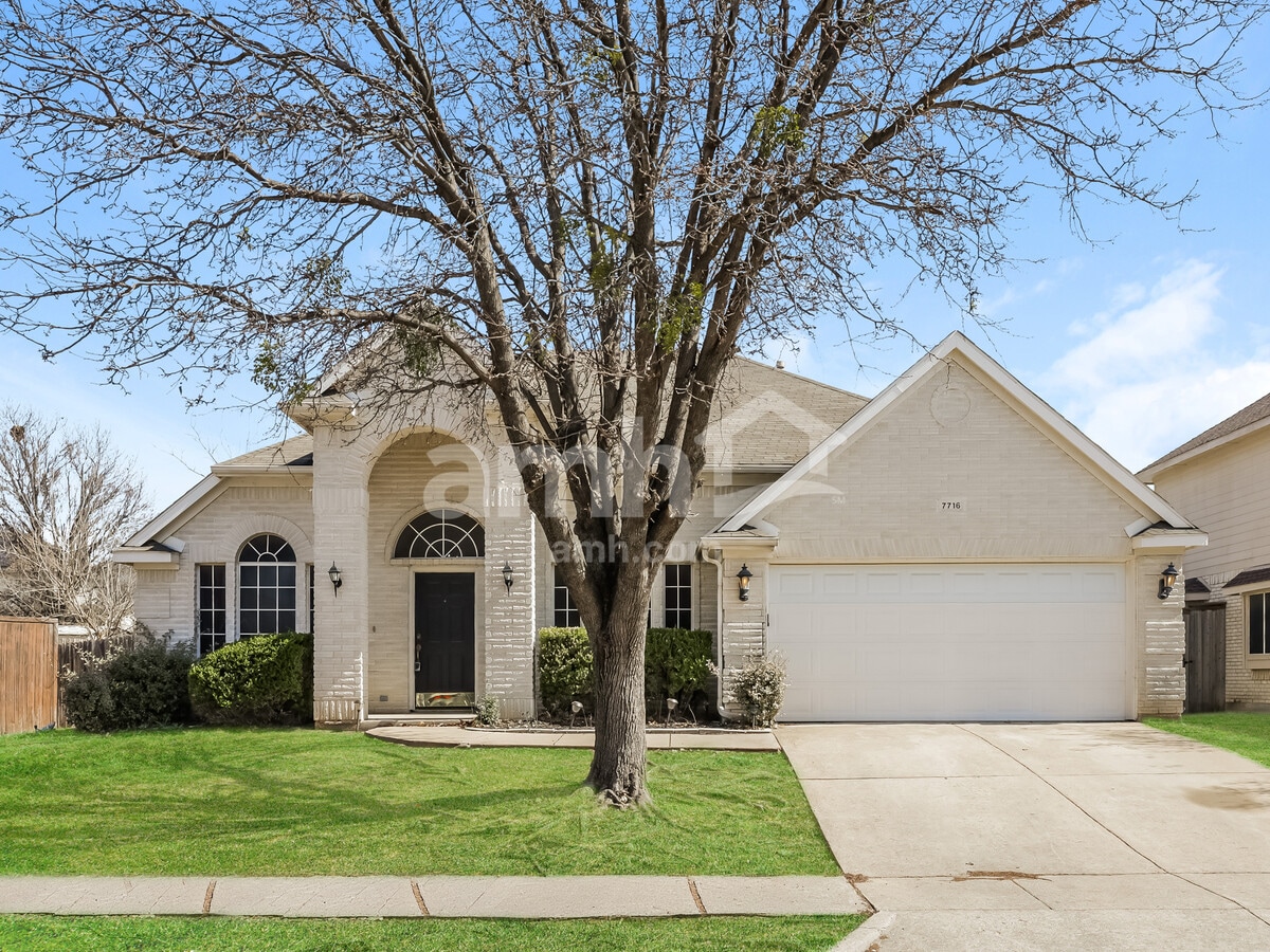 Photo - 7716 Parkwood Plaza Dr