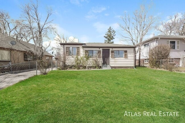 Building Photo - 1065 S Perry St