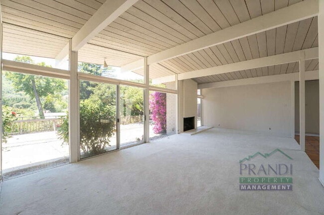 Photo - 1221 Idylberry Rd