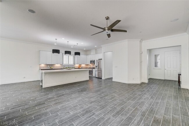 Photo - 933 Everest Peak Ave