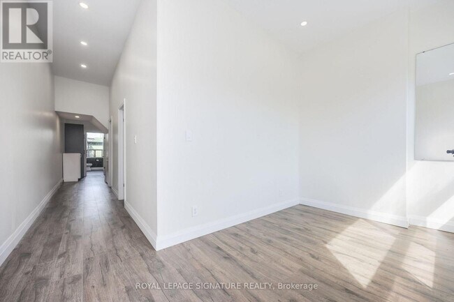 Photo - 414 Spadina Ave. Unit 2nd Floor