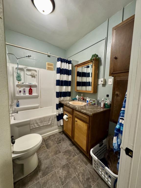 Photo - 2412 E 4th St