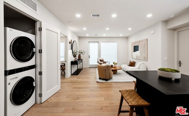 Photo - 505 S Barrington Ave