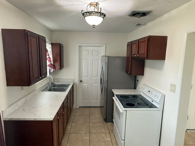 Photo - 722 Mercado Ave