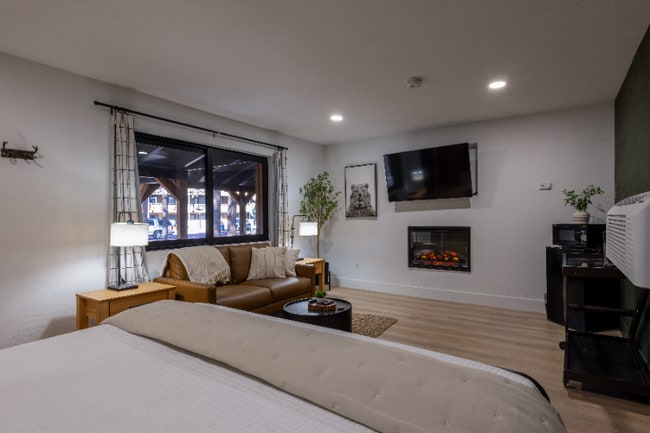 Photo - 1078 E White Mountain Blvd Unit 12