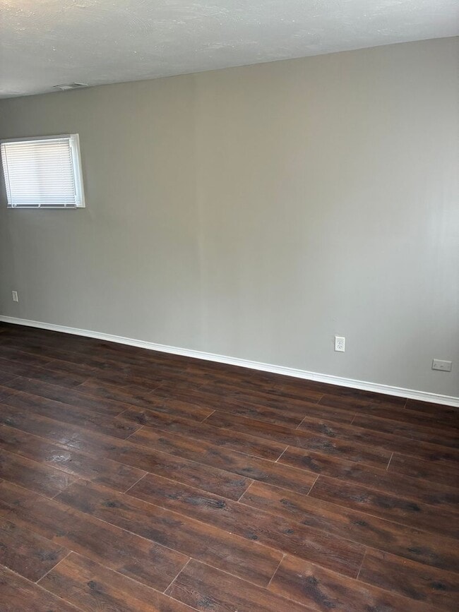 Photo - 3 Bedroom Home with Fenced Backyard