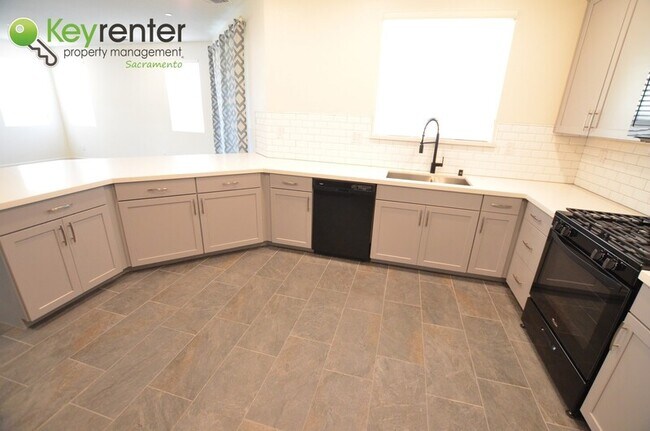 Photo - 3055 Island Creek Way