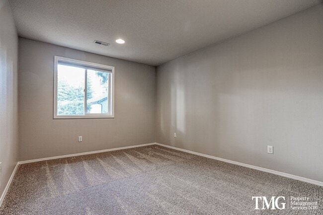 Photo - **MI Special: Feb Rent Free!!** 4 Bed 2.5 Bath Home Near Parks, Shopping, and Dining. Main Level ...